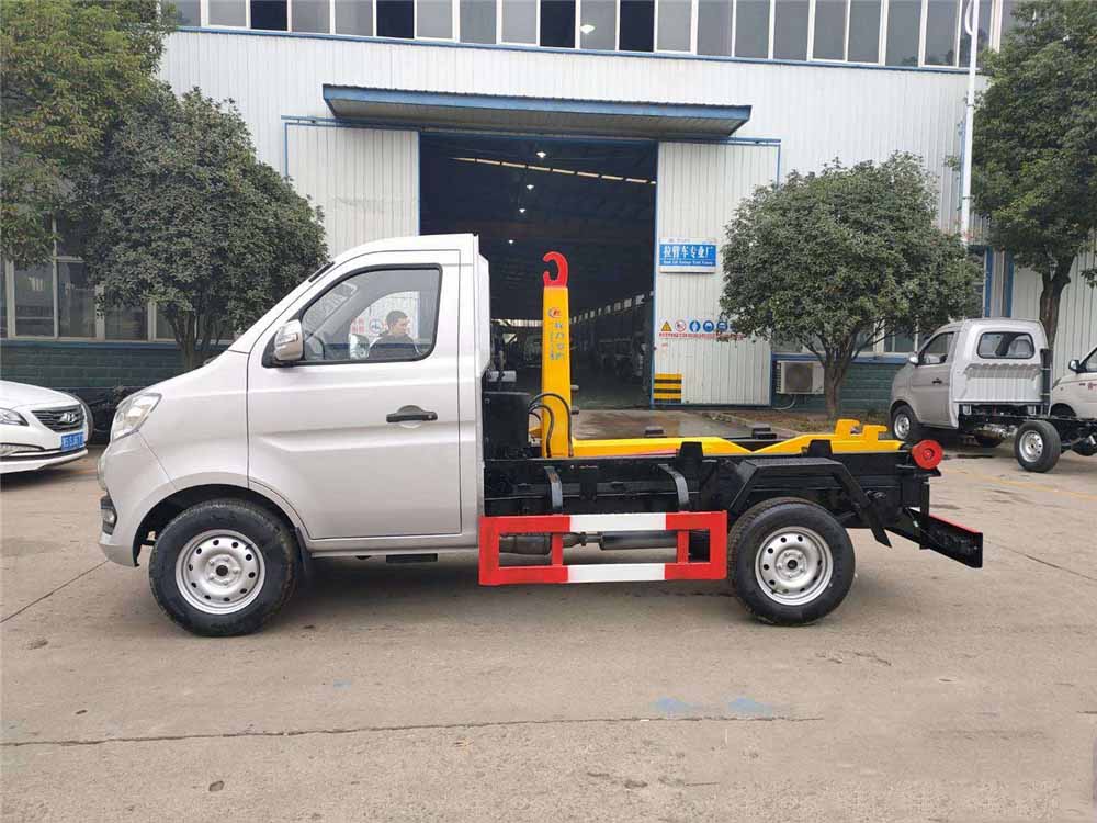 重汽豪曼勾臂垃圾车