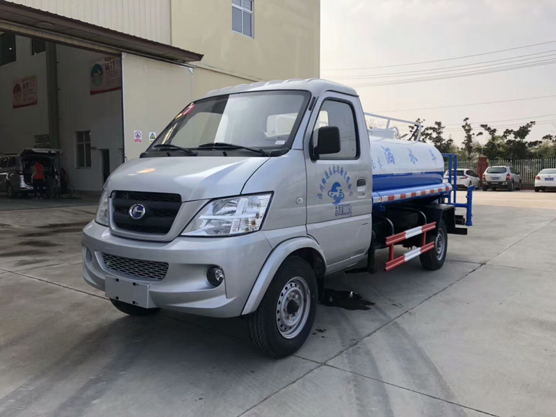 国六东风小多利卡 5吨 洒水车