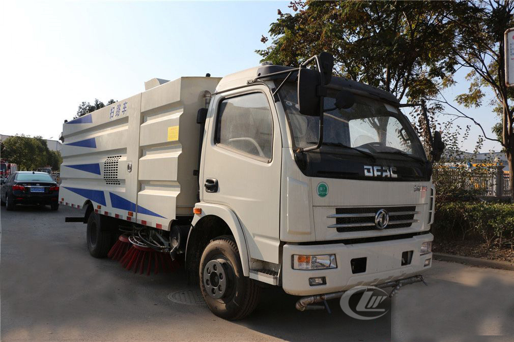 福田小卡时代扫路车3方尘箱/1.54方水