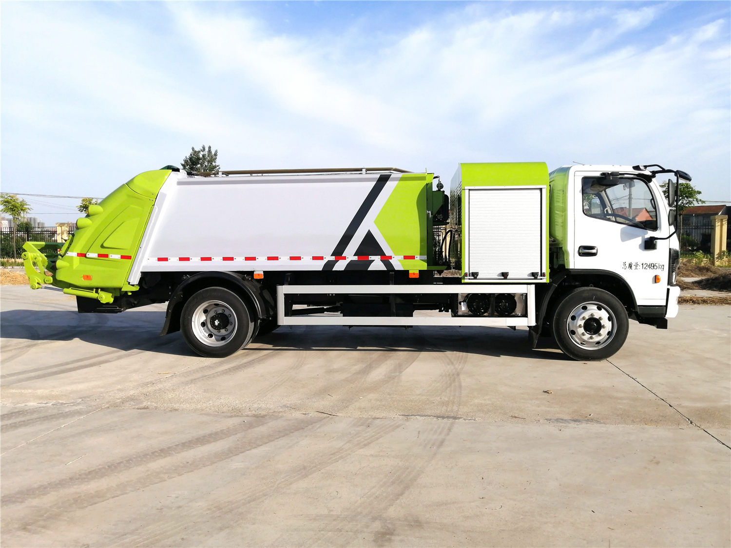 10方东风纯电动压缩垃圾车（电池后背）