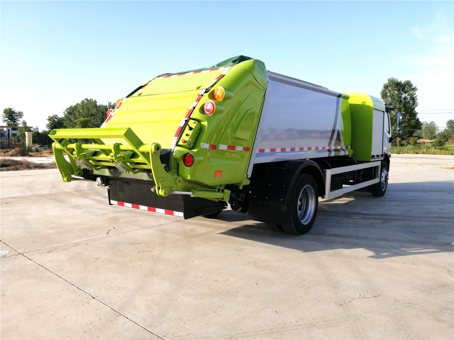 10方东风纯电动压缩垃圾车（电池后背）