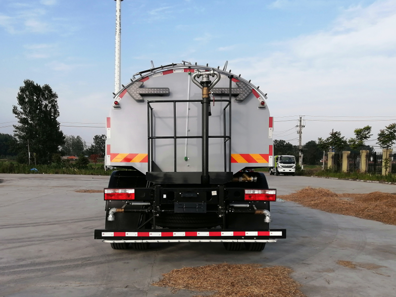 CL5180GQXBEV型纯电动清洗车