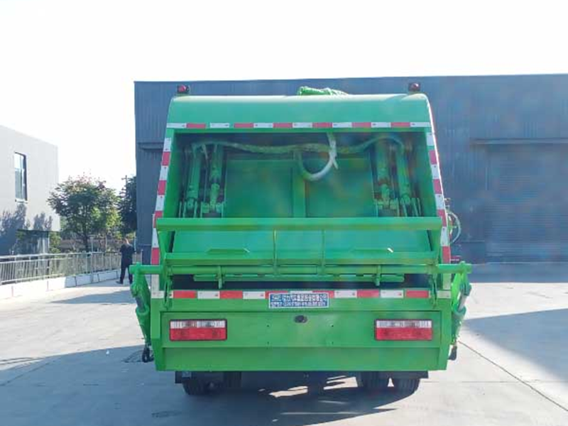 8方纯电动压缩式垃圾车