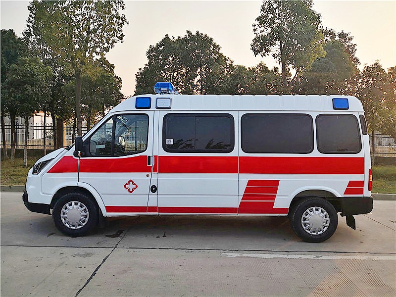 福特V362中轴中顶转运型救护车