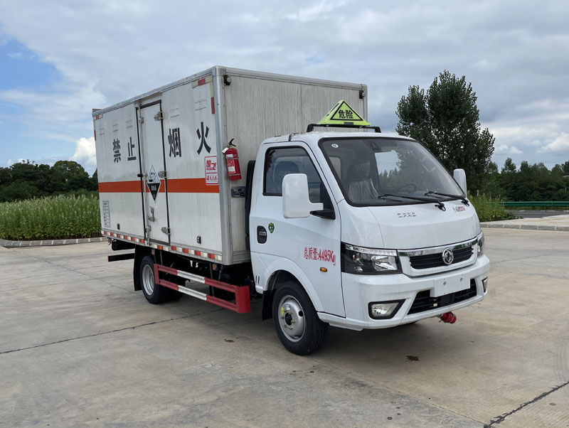 上汽红岩29.7方前四后八铝合金运油车，20吨运油车