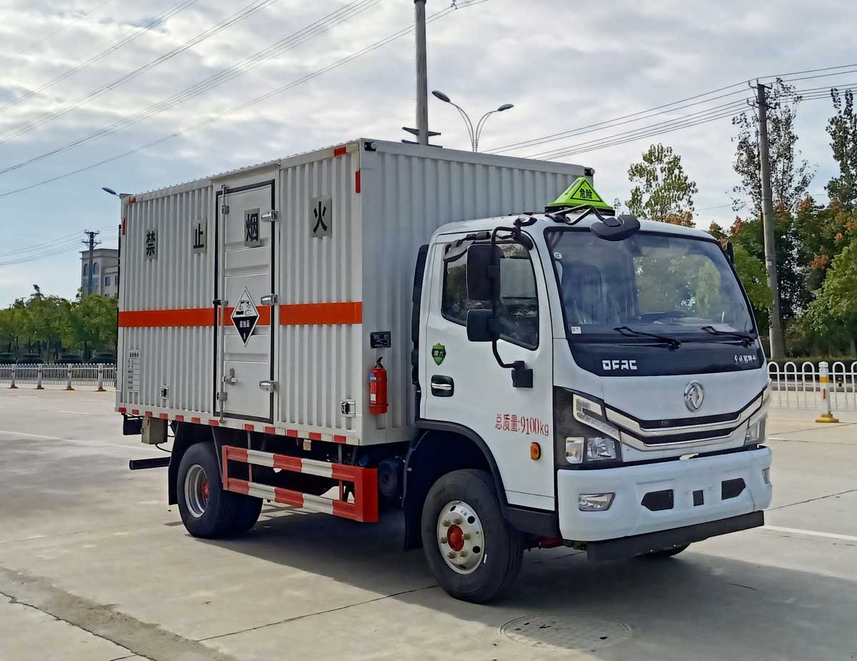 上汽红岩29.7方前四后八铝合金运油车，20吨运油车