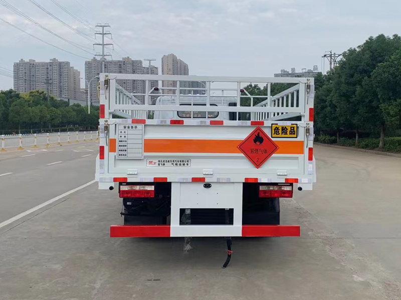 东风5.2米气瓶运输车