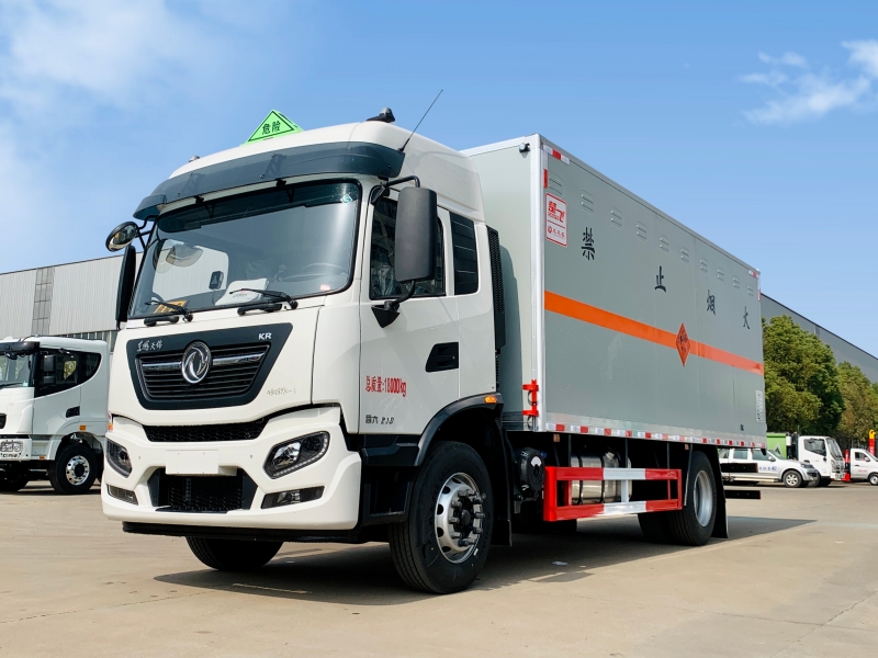 东风天锦6.8米爆破器材运输车