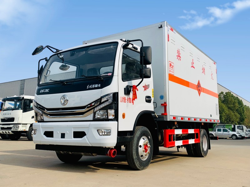 东风多利卡4.2米爆破器材运输车