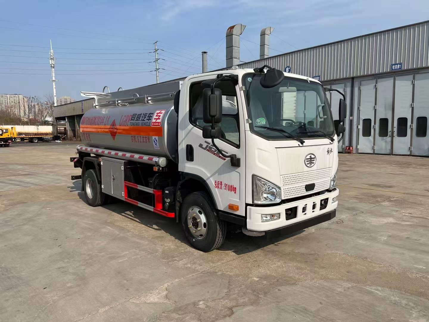 解放J6F 5吨油罐车