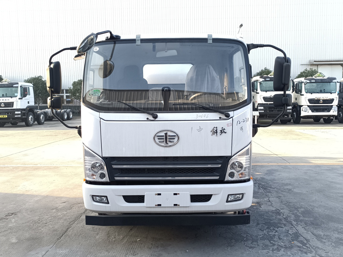 解放虎VN5吨油罐车