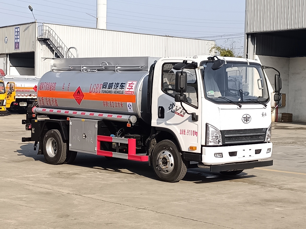 解放虎VN5吨油罐车