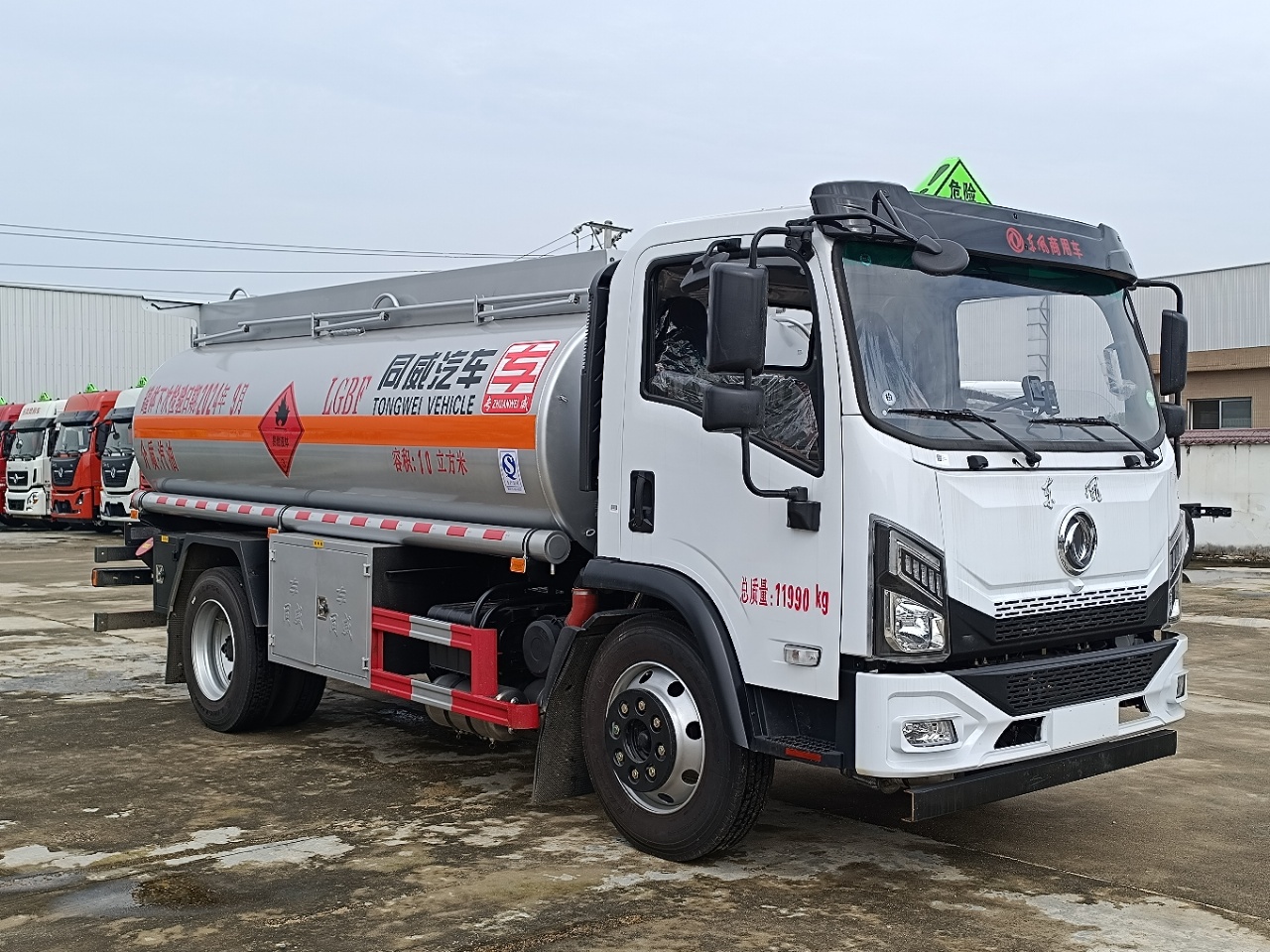 东风商用8吨油罐车