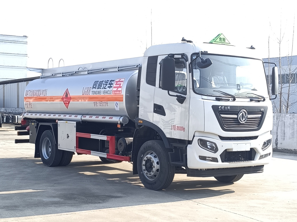 东风天锦12吨油罐车
