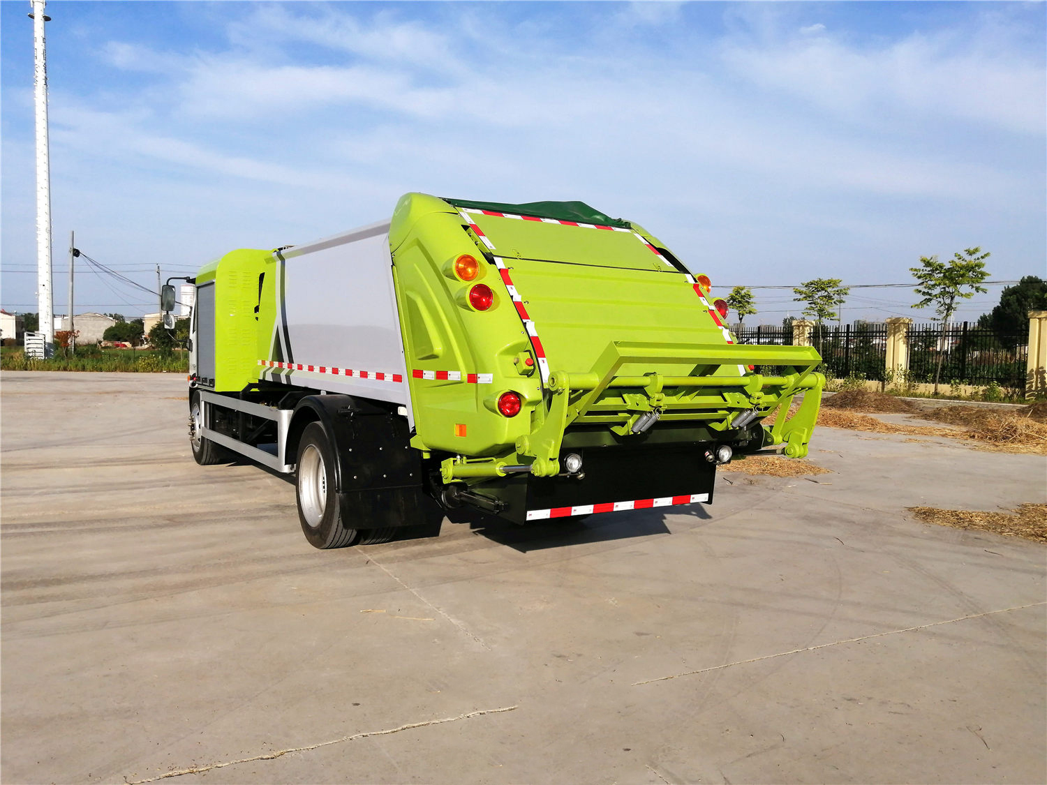 10方东风纯电动压缩垃圾车（电池后背）