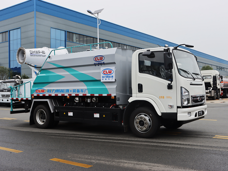 比亚迪8方纯电动多功能抑尘