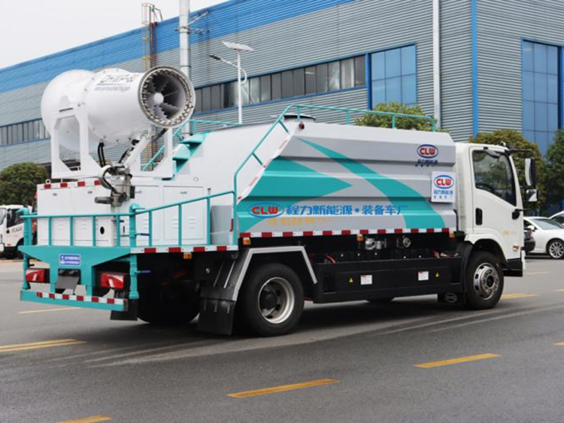 比亚迪8方纯电动多功能抑尘