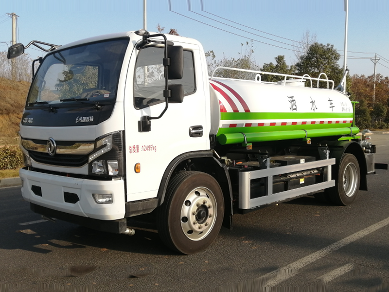 东风多利卡6.7方电动洒水车