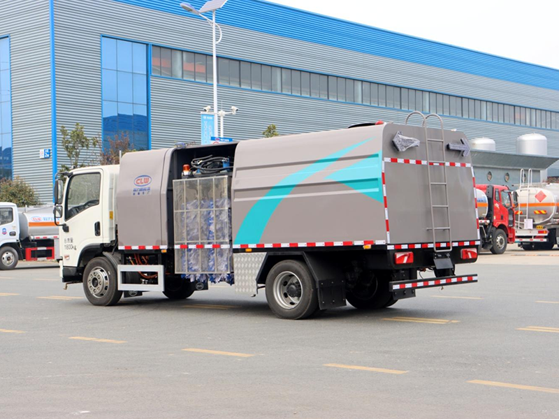 CL5120GQXBEV型纯电动护栏清洗车